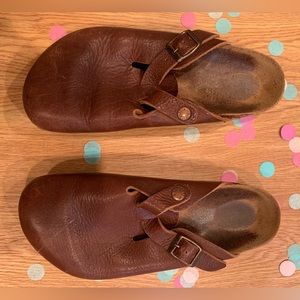 Birkenstock Papillio women’s or men’s leather clogs. Ladies 9 Men’s 7.